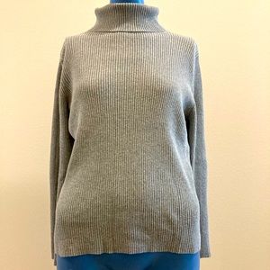 Kim Rogers light gray ribbed long sleeve turtleneck sweater